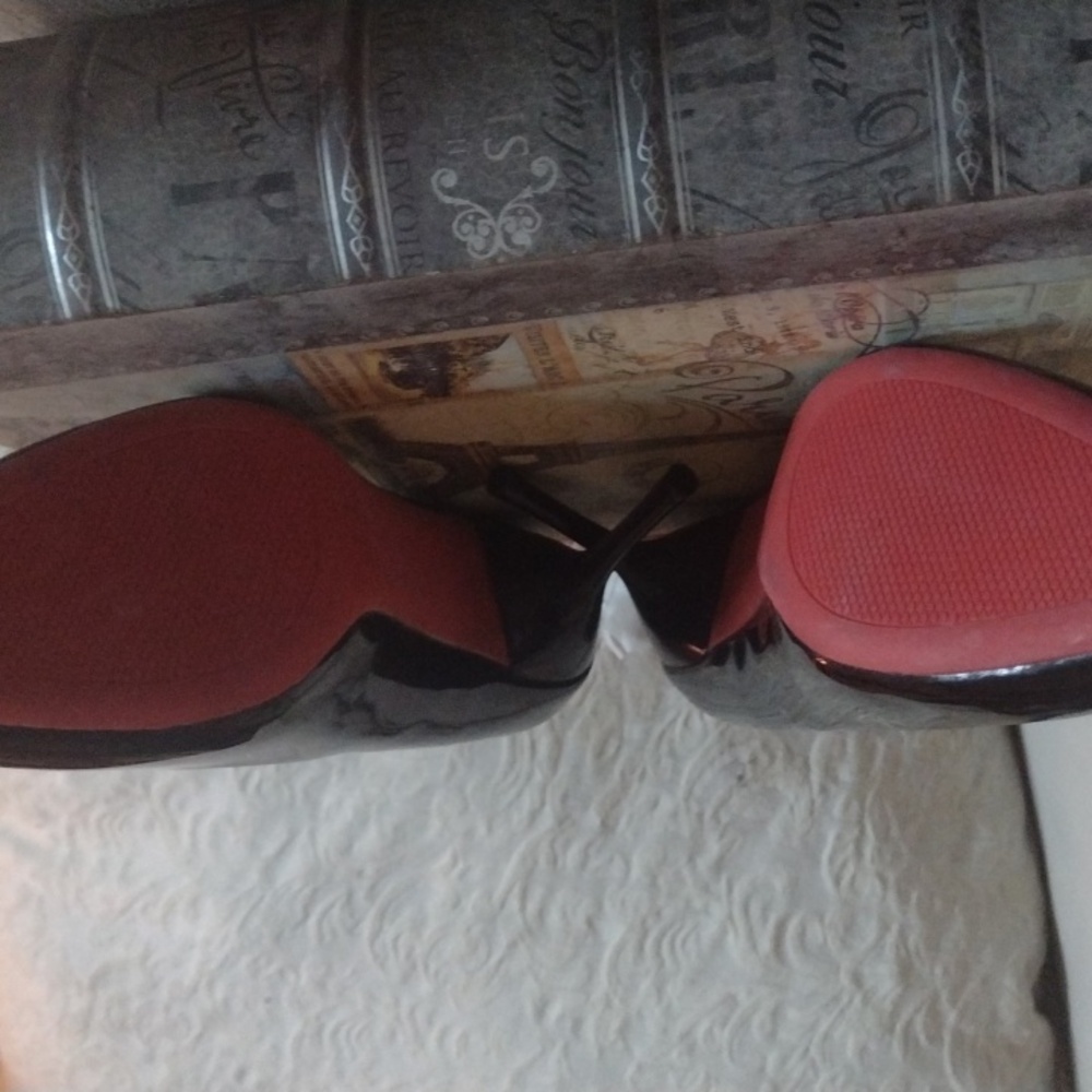 Brand new Black shiny red bottoms heels size 7.5 $45 - Picture 3 of 4